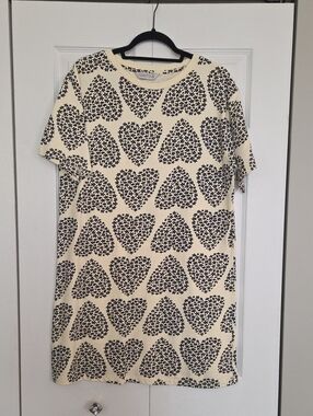 Compañia Brand Cream and Black Heart Print Sweatshirt Dress
